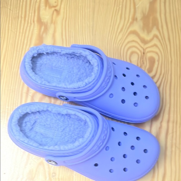 Girls Purple Fleece-Lined Crocs - Picture 1 of 1